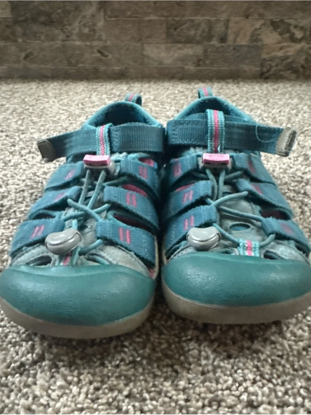 KEEN Girls Size 2 Teal Pink Outdoor Sandals - Comfortable Trail Shoes EUC